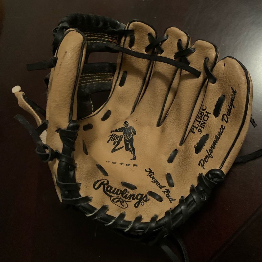 Rawlings kids 9” left hand baseball glove